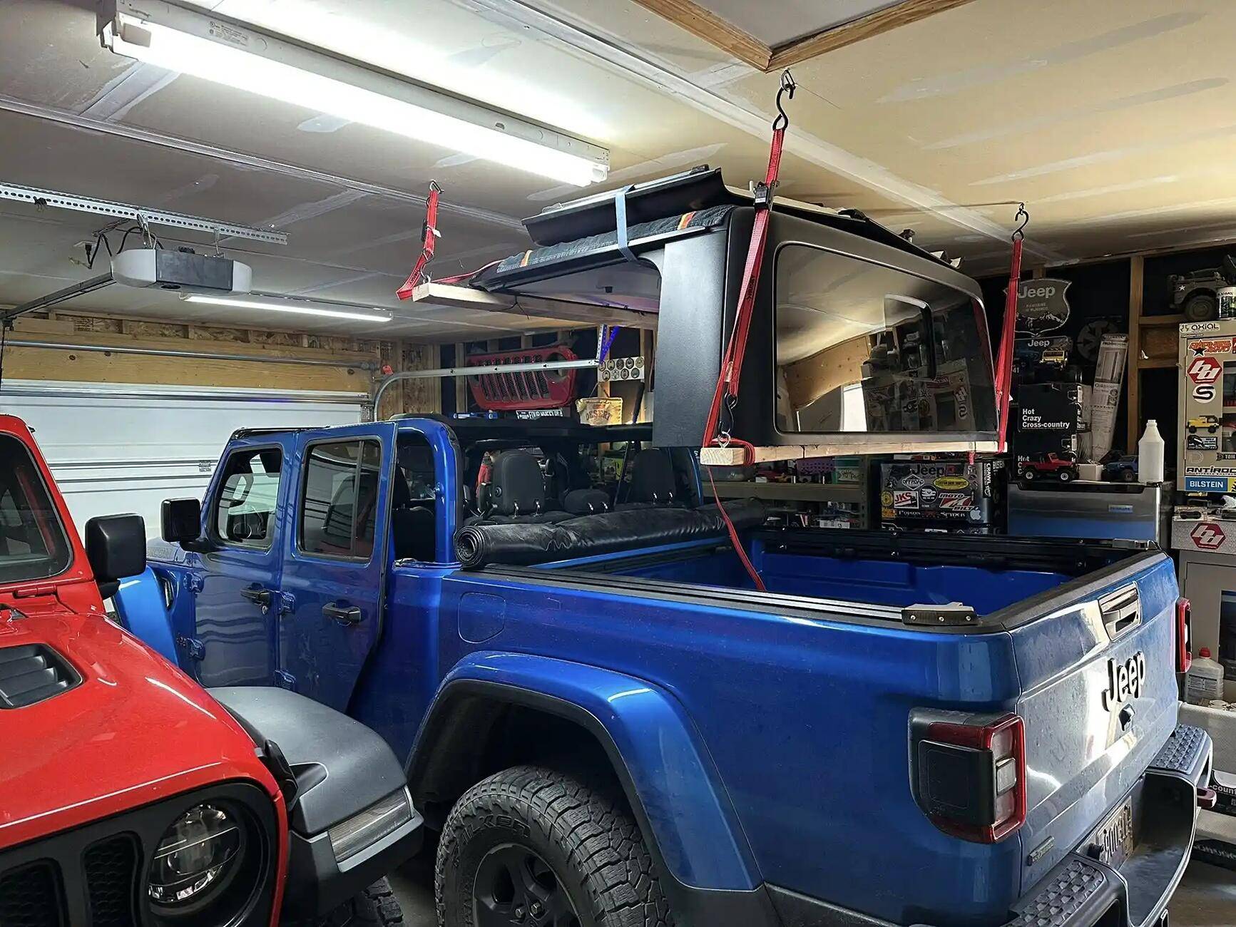 Jeep Gladiator Need contraption for back half hardtop lifting / holding 1753451262637-yw