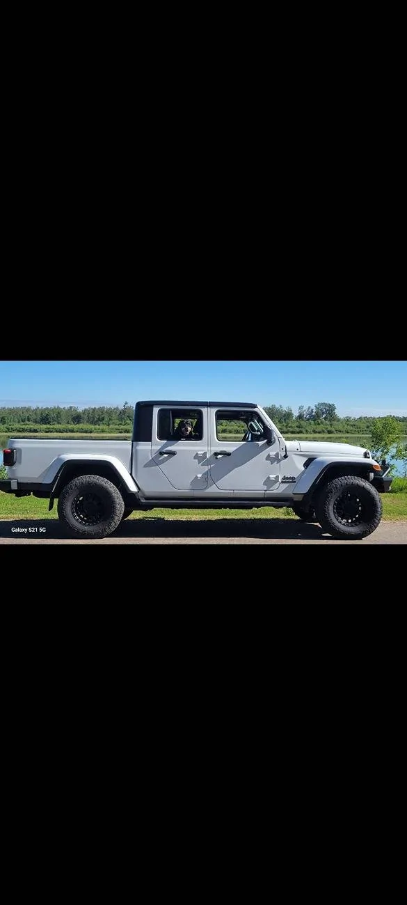 Jeep Gladiator Mopar 2" front coil photos - stock wheels/tires - 285 70 17 - 35 x 11.5 17 35x11.5 Toyo ATIII 4