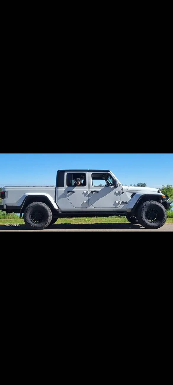 Jeep Gladiator Mopar 2" front coil photos - stock wheels/tires - 285 70 17 - 35 x 11.5 17 35x11.5 Toyo ATIII 3