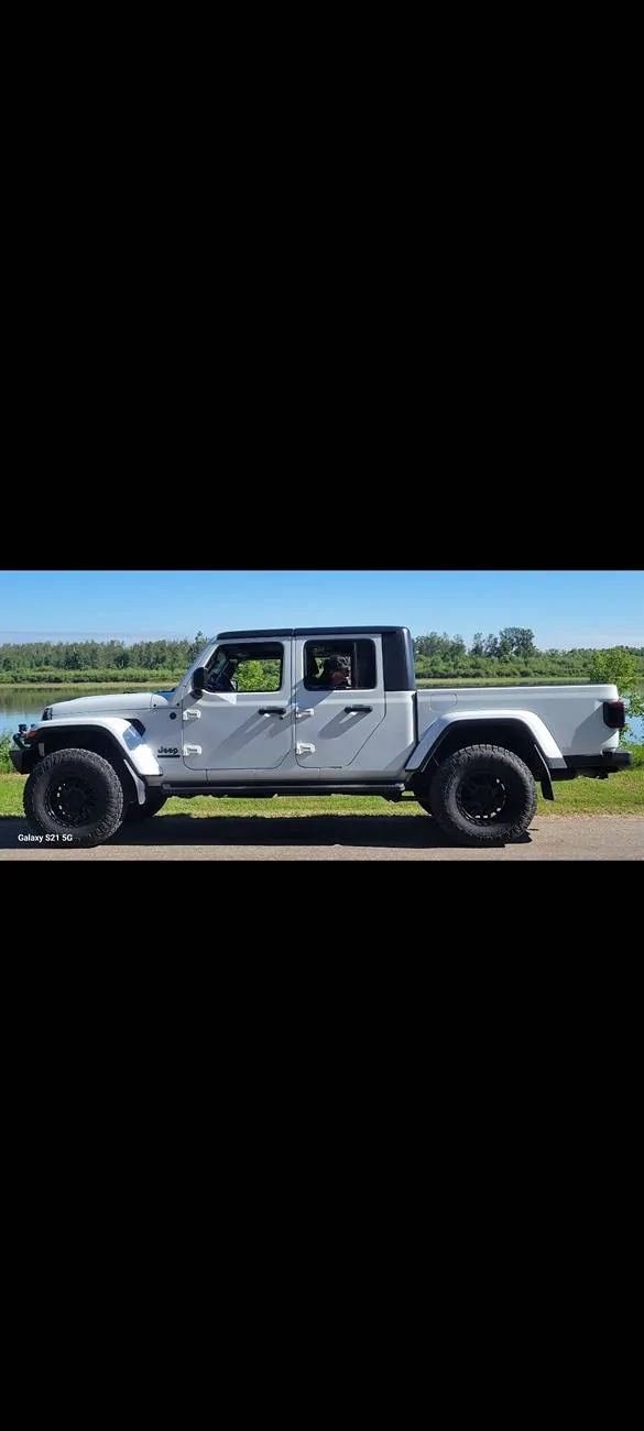 Jeep Gladiator Mopar 2" front coil photos - stock wheels/tires - 285 70 17 - 35 x 11.5 17 35x11.5 Toyo ATIII 2