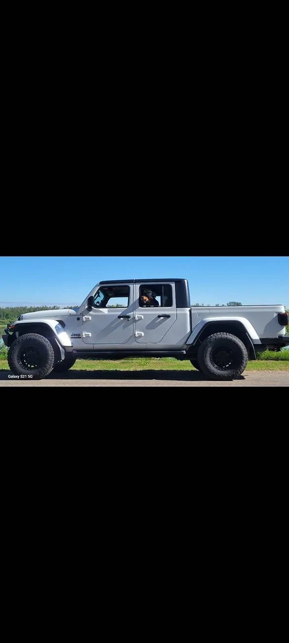 Jeep Gladiator Mopar 2" front coil photos - stock wheels/tires - 285 70 17 - 35 x 11.5 17 35x11.5 Toyo ATIII