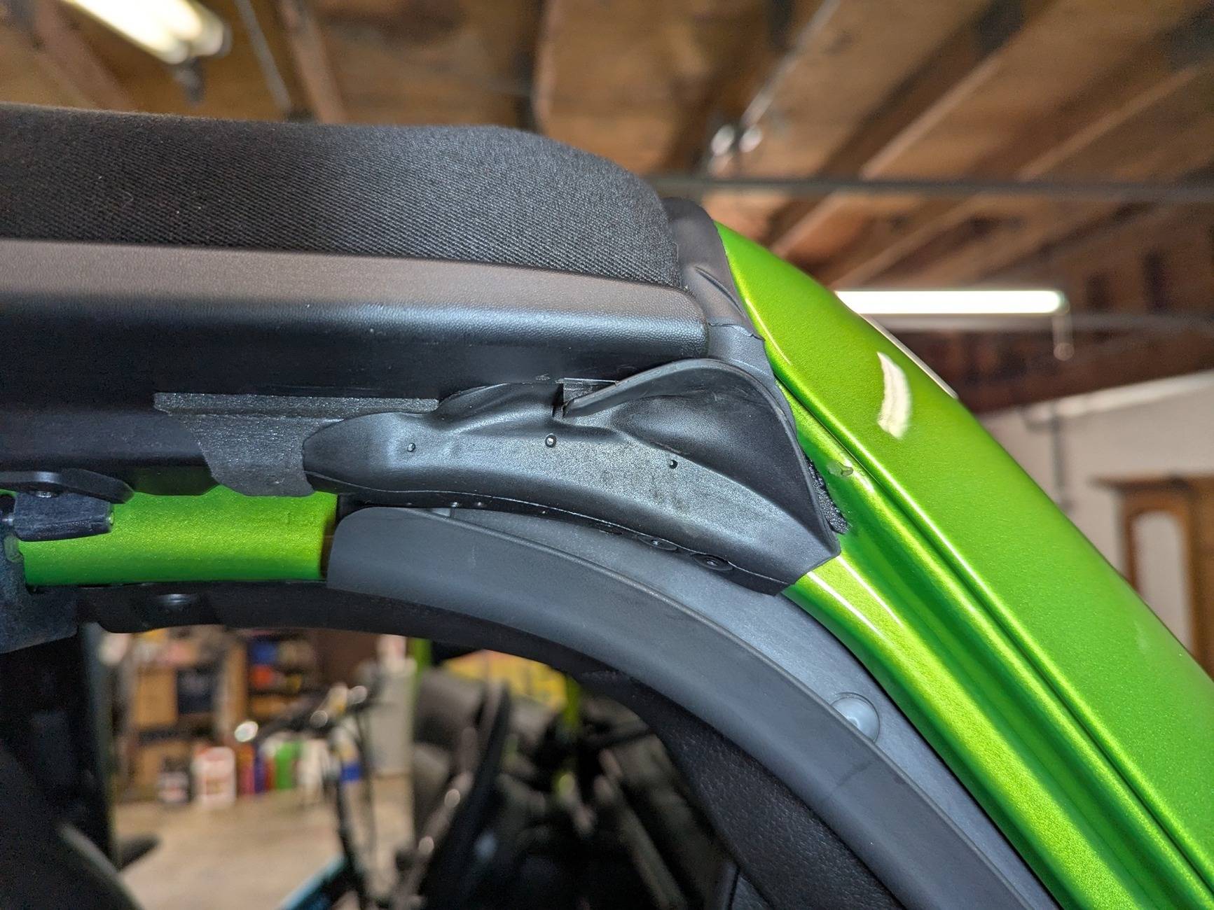 Jeep Gladiator Sunrider owners - MY mess-up, or theirs? riight with first replacement clam