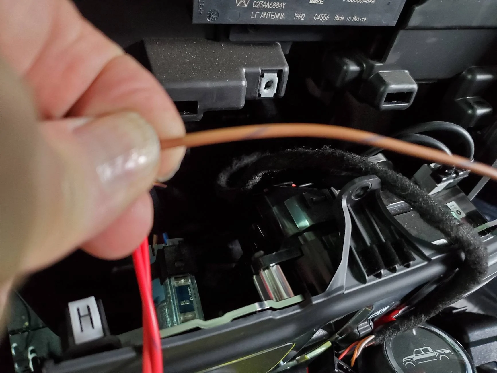 Jeep Gladiator 12V outlet/Cigarette lighter WIRING question 20250729_142954