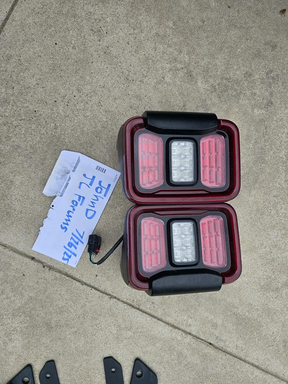 Jeep Gladiator OEM - LED Tailights 20250726_102140