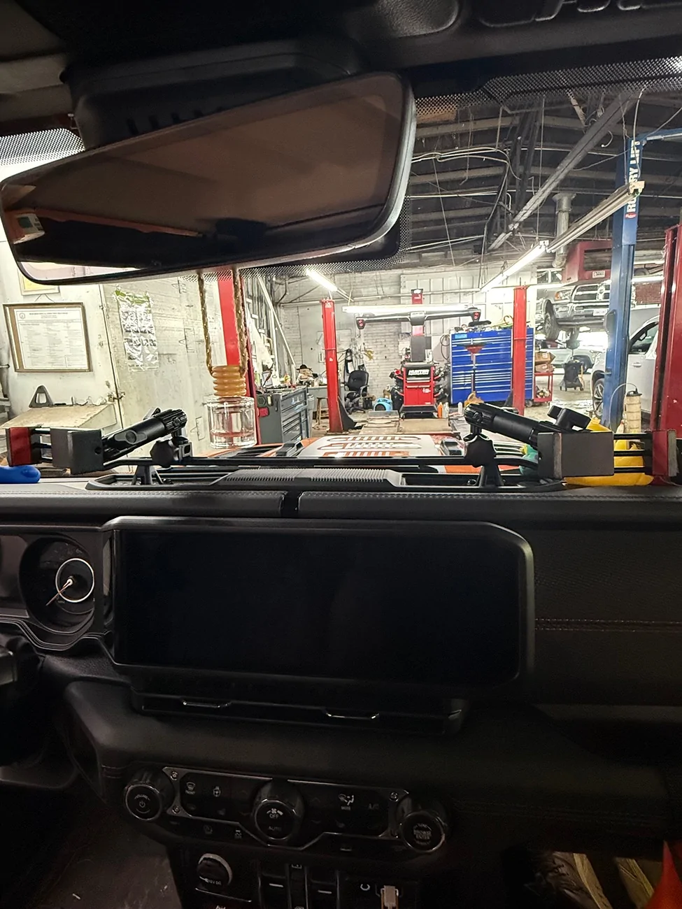 Jeep Gladiator Any source for attachments for 82219127AB MOPAR rail? IMG_2064