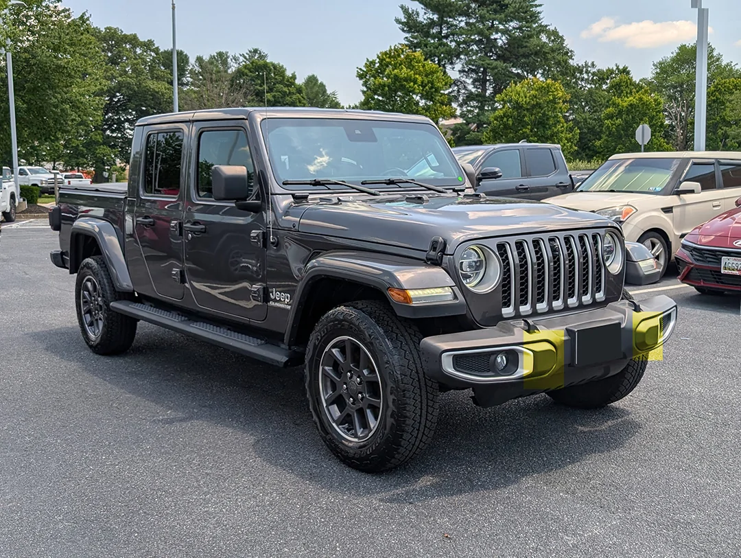 Jeep Gladiator Plastic parts of steel bumper jt