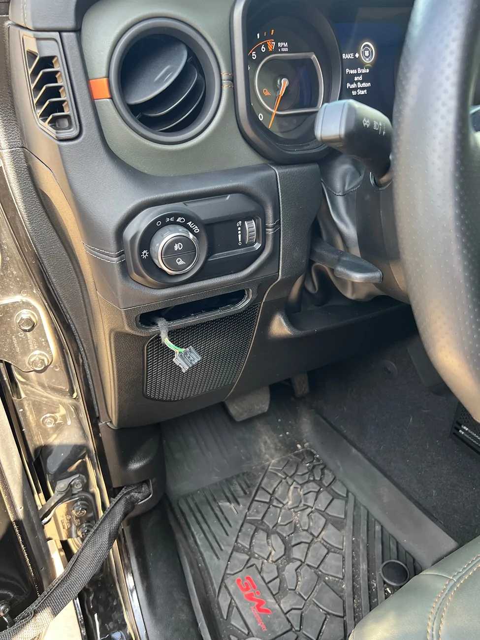 Jeep Gladiator Bed outlet/ headlight wiring help IMG_2385