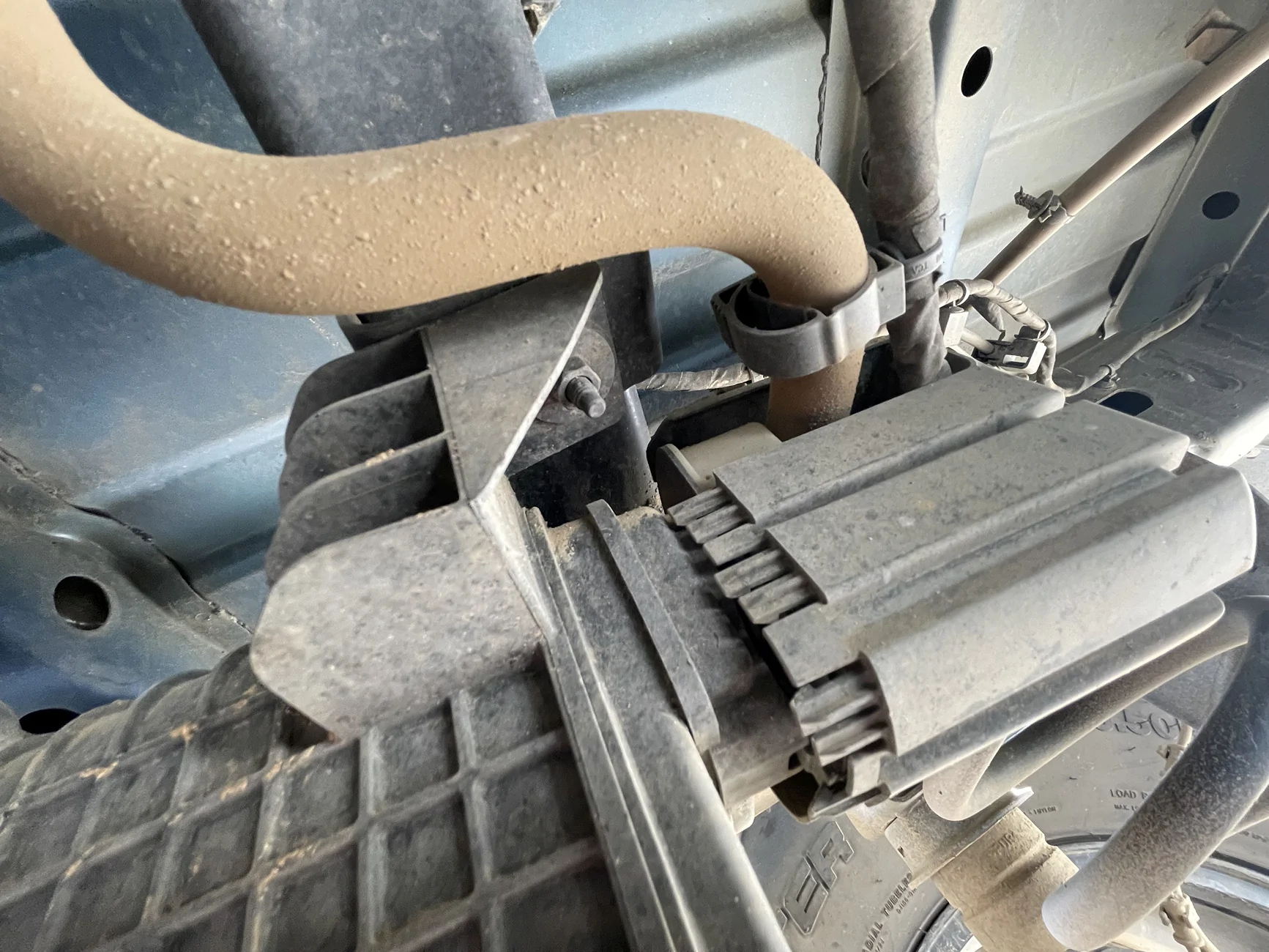 Jeep Gladiator (Please help) How the **** does this plastic cover go back on??! IMG_1442