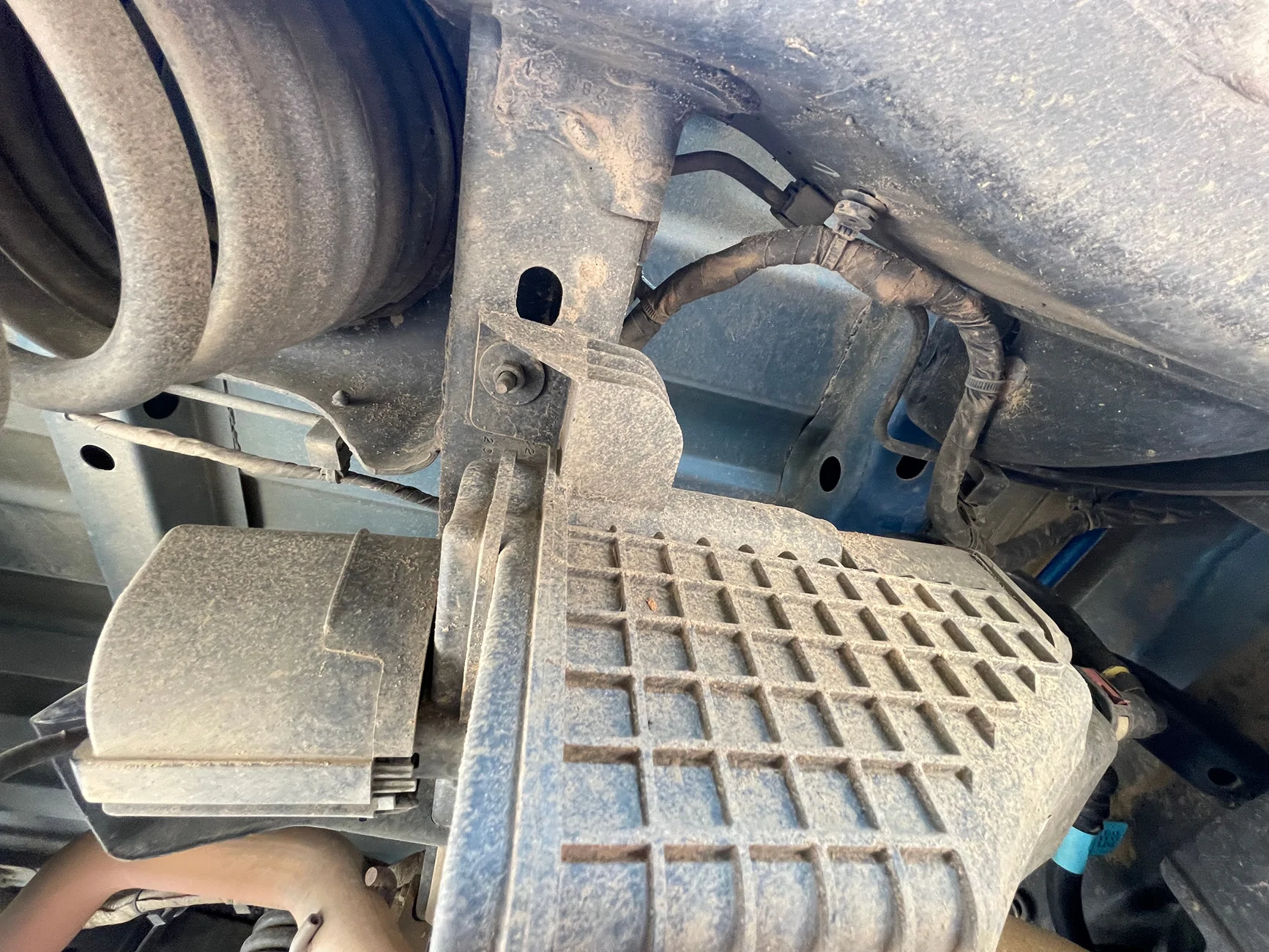 Jeep Gladiator (Please help) How the **** does this plastic cover go back on??! IMG_1440