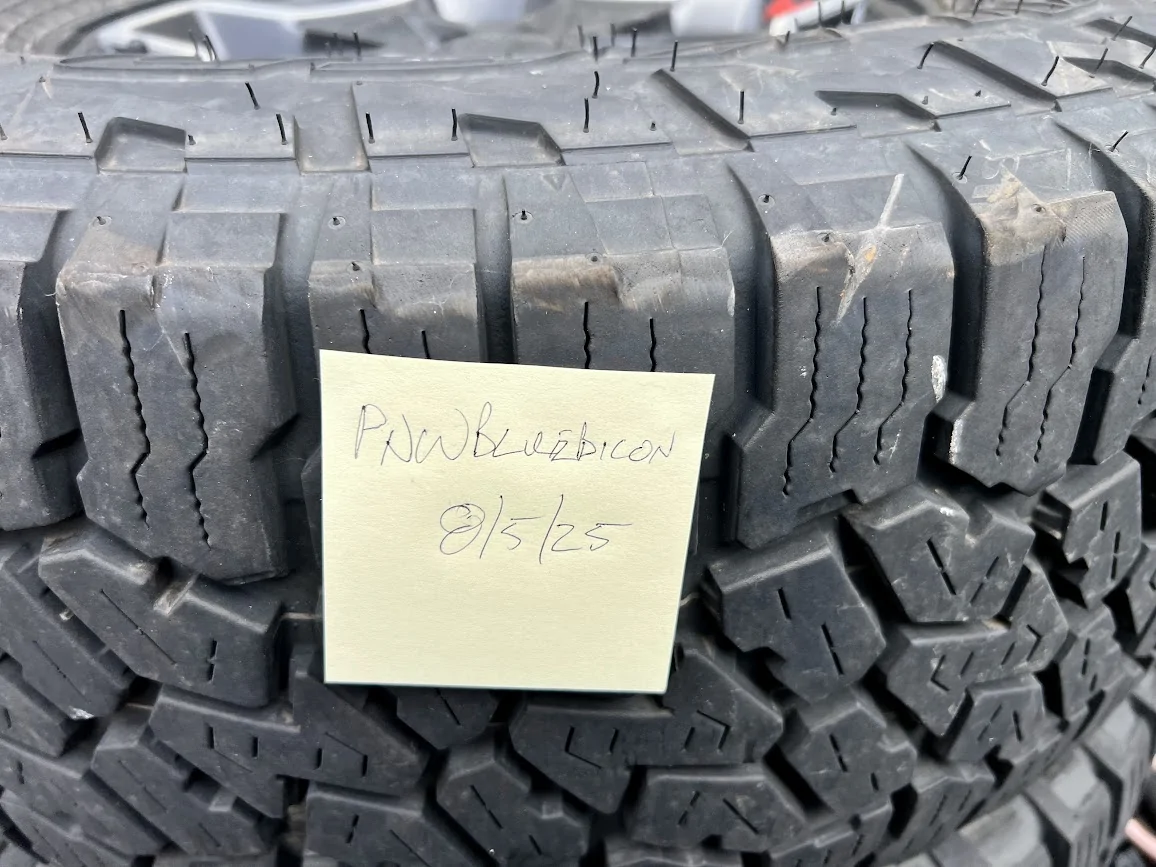 Jeep Gladiator 2022 Rubicon Wheels/Tires handle dat