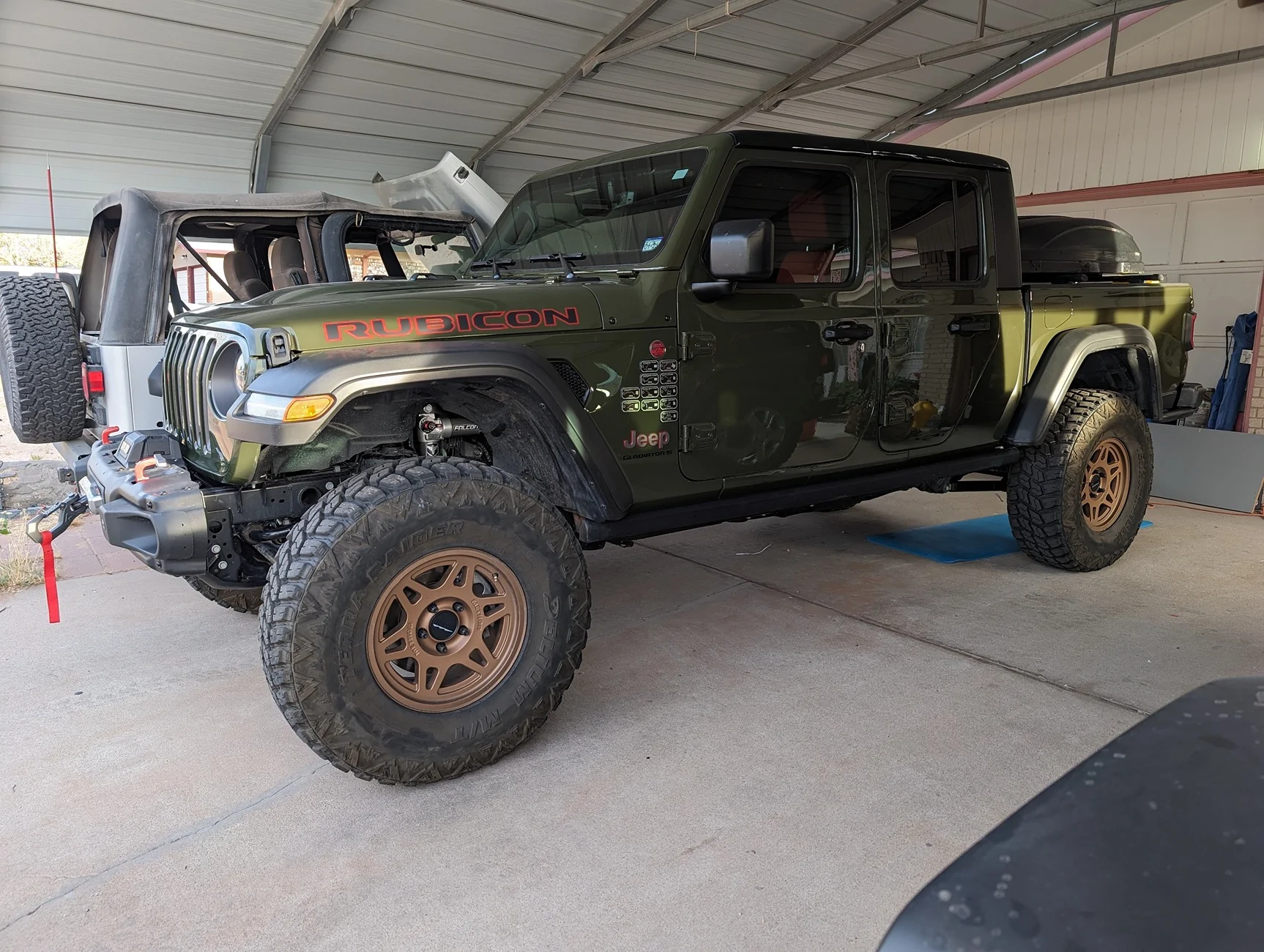 Jeep Gladiator 1 Ton and 40"s JTRD PXL_20240607_011538370