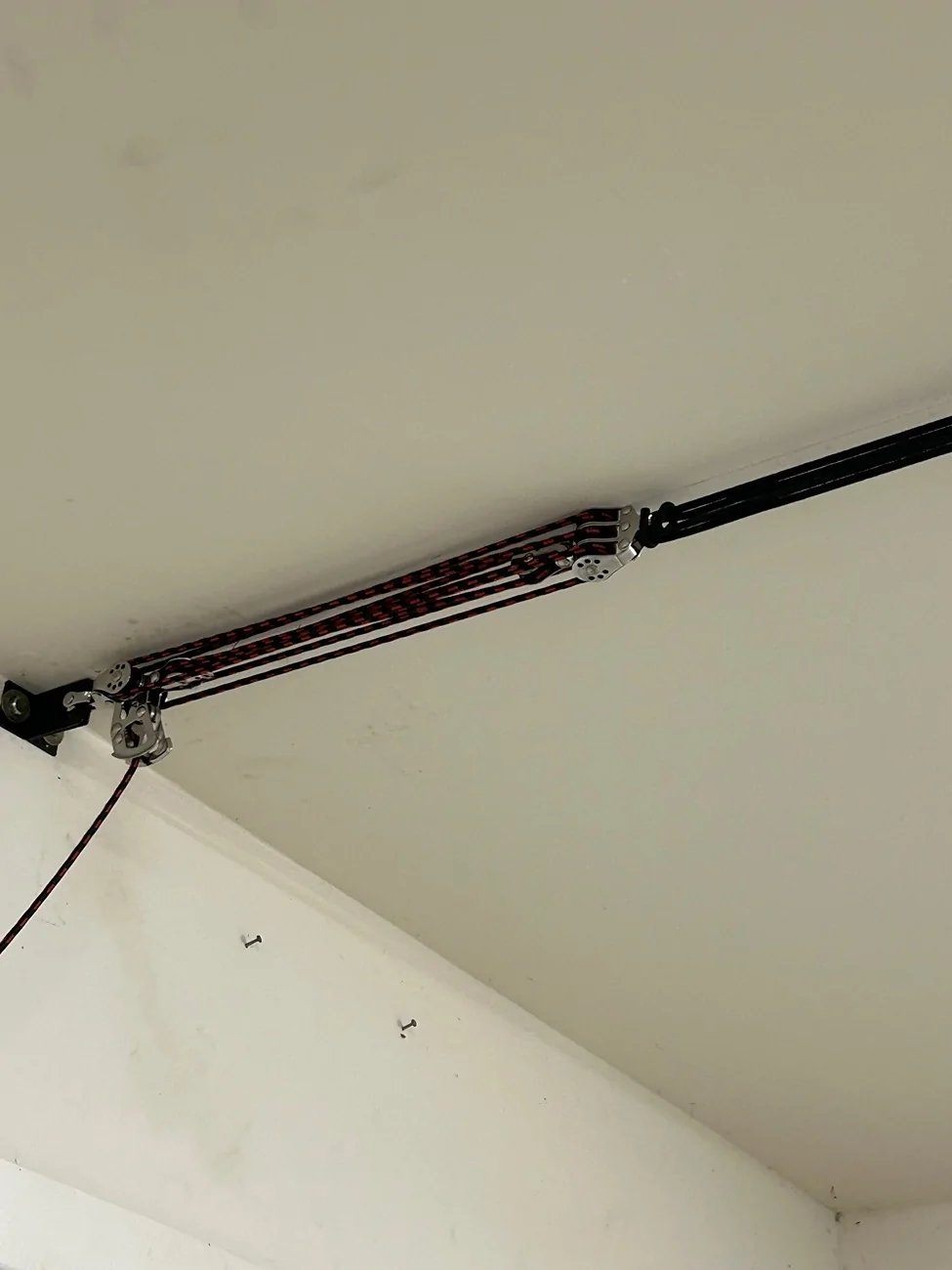 Jeep Gladiator Awning hoist in  garage IMG_4129