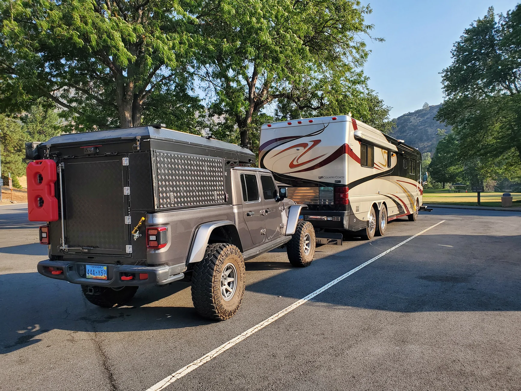 Jeep Gladiator Flat Towing a Jeep Gladiator with a Factory Rubicon Steel Bumper 20240810_180209