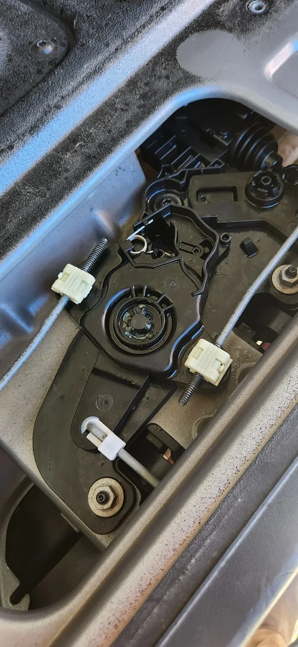Jeep Gladiator Gladiator tailgate actuator drama... 20250808_165852