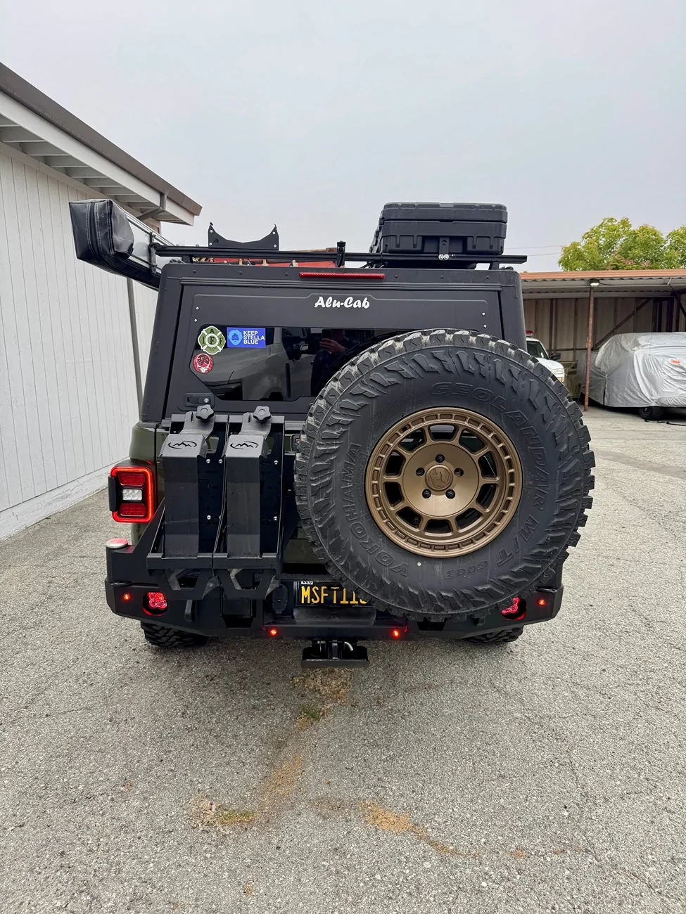 Jeep Gladiator Purchase advice on rear tailgate tire carrier IMG_3307