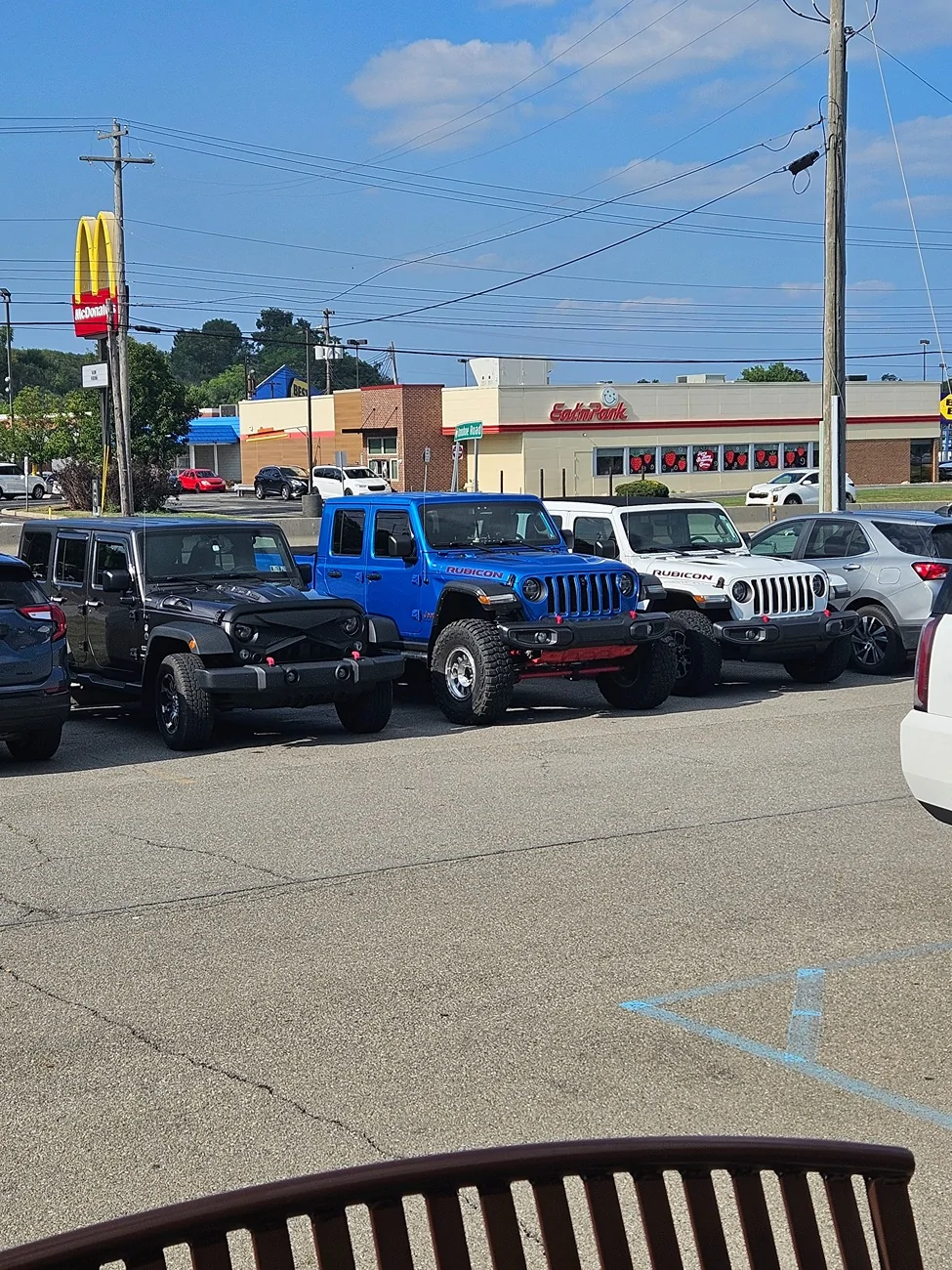 Jeep Gladiator Jeeps Parking Next To Jeeps 20250809_170456