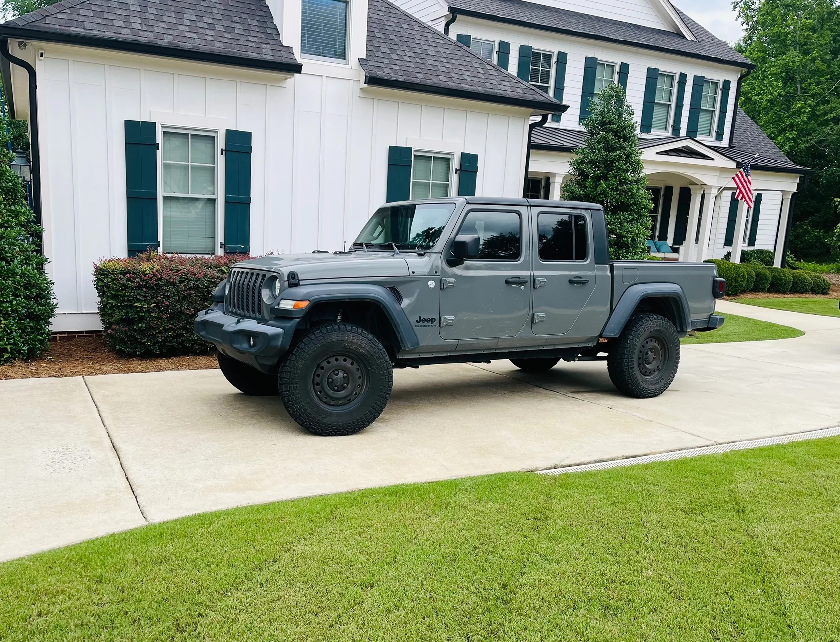 Jeep Gladiator Wheels with Sting Ray Color Gladiator? IMG_6175