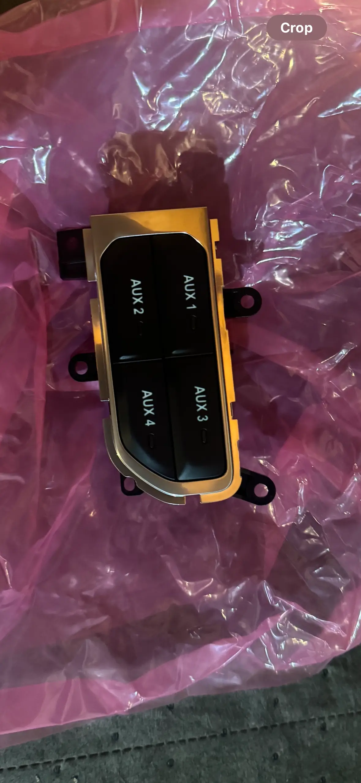 Jeep Gladiator Oem aux switches IMG_5992