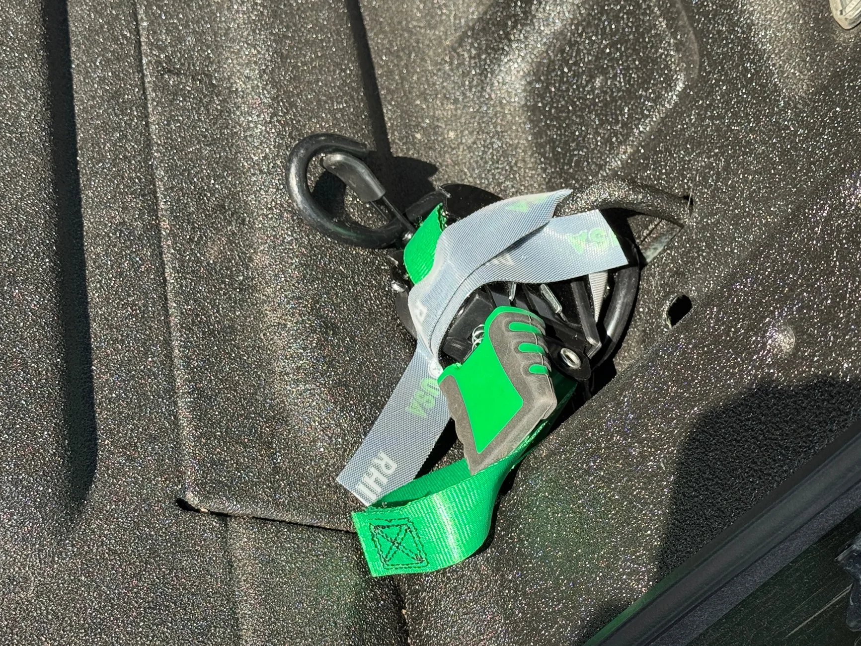 Jeep Gladiator Retractable Ratchet Straps IMG_9379