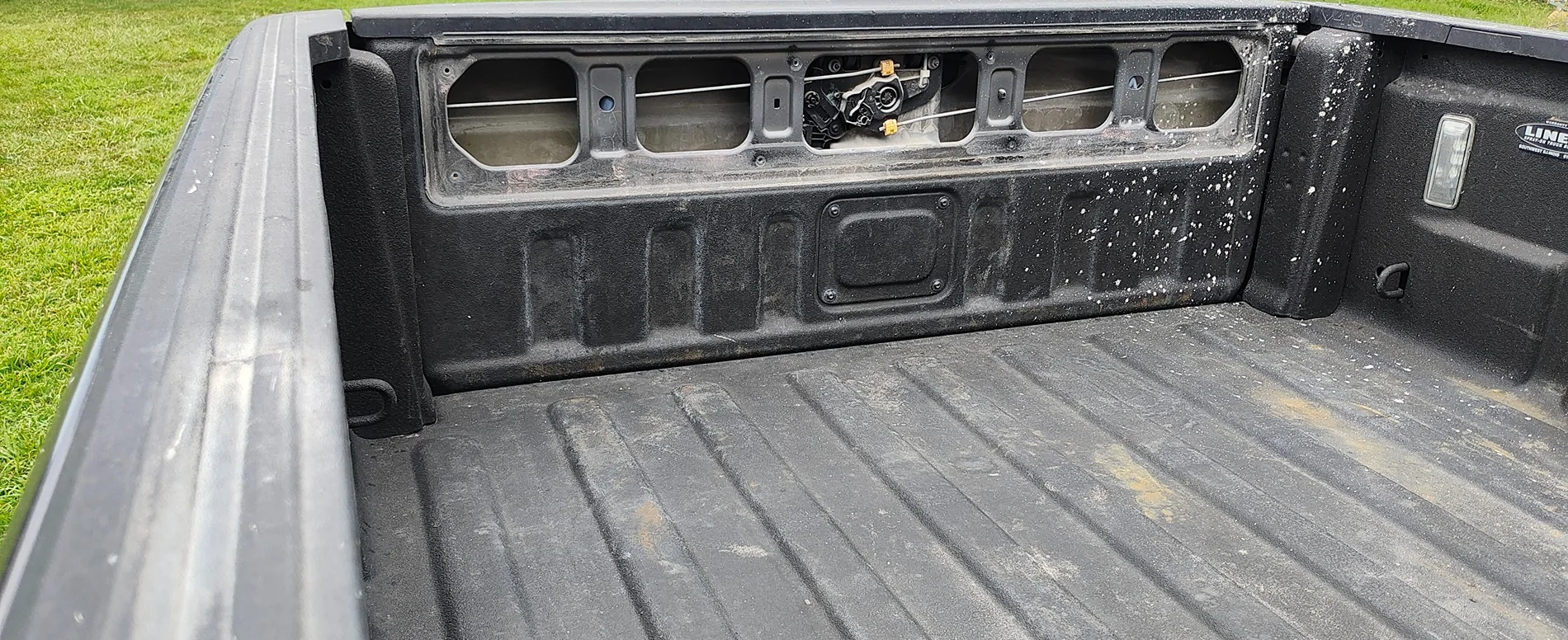 Jeep Gladiator Mojave Tailgate opens by itself 1000003472