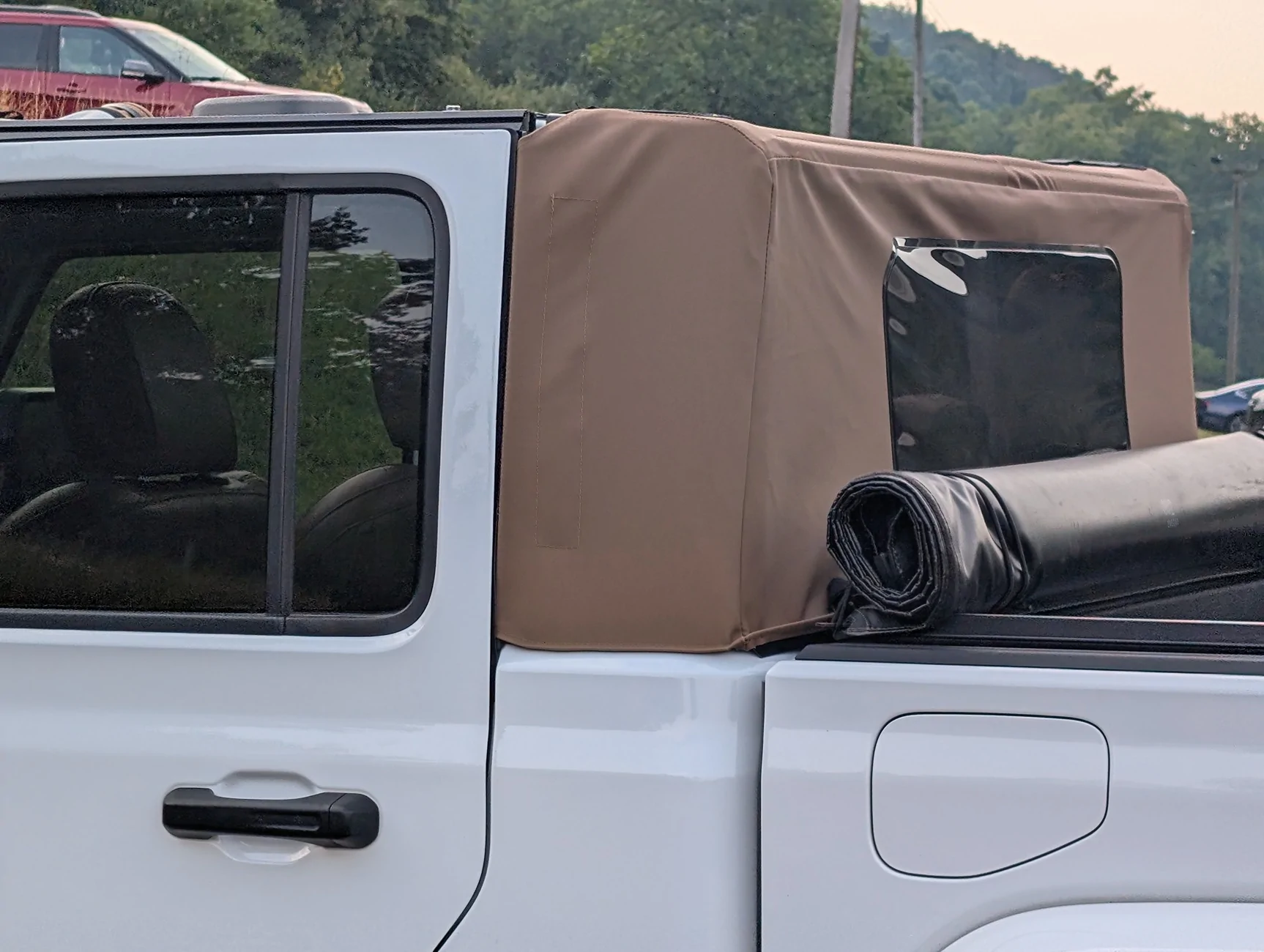 Jeep Gladiator What is this top? Can't find anywhere! 2nd try 1000023662