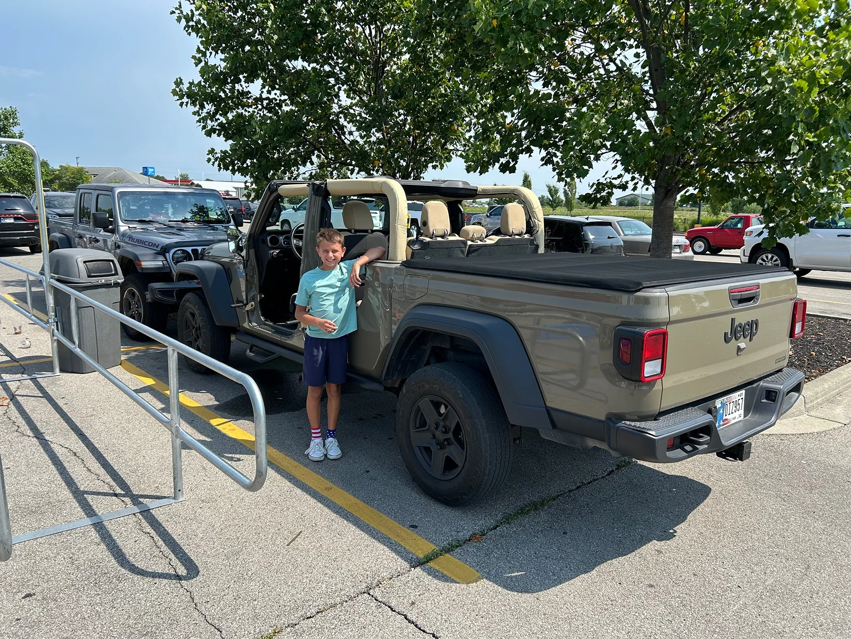 Jeep Gladiator Jeeps Parking Next To Jeeps IMG_7589