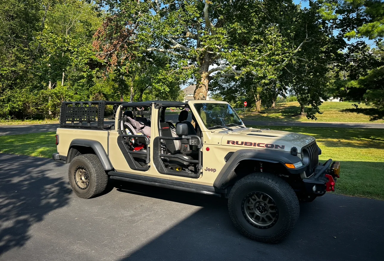 Jeep Gladiator Mopar Sun Bonnet 82215620 IMG_3654