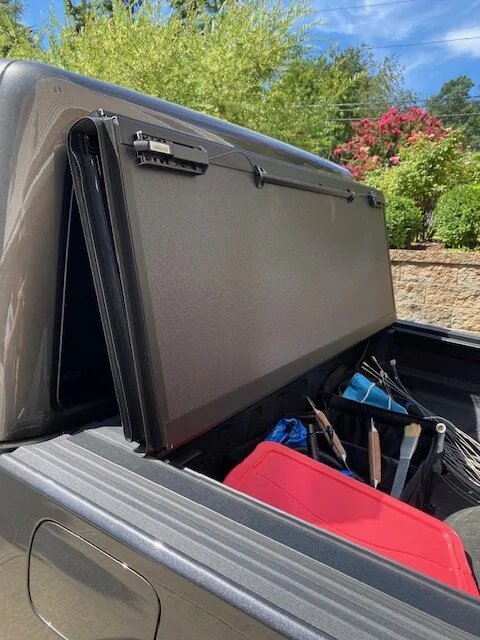 Jeep Gladiator 2024 Mojave Factory Mopar Tonneau cover attachment IMG_4821