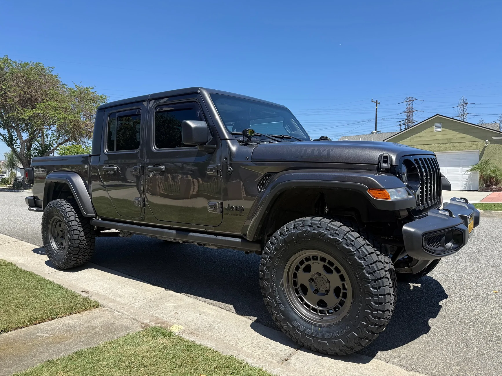 Jeep Gladiator PIC Request - Willy’s trim on 35s with Lift IMG_9444