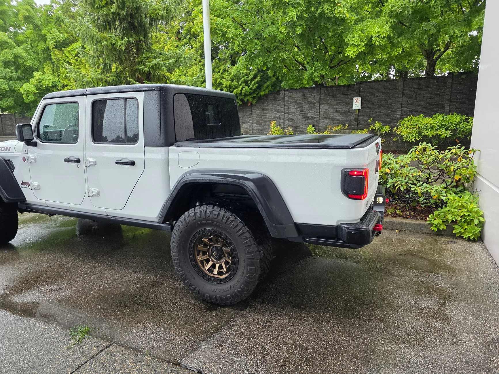 Jeep Gladiator Trading in Frontier for a Gladiator. Good idea? 1000024875