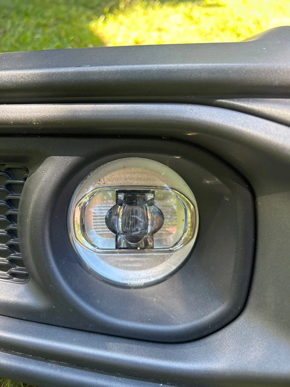 Jeep Gladiator fog light diff between 24/metal 25/plastic imag