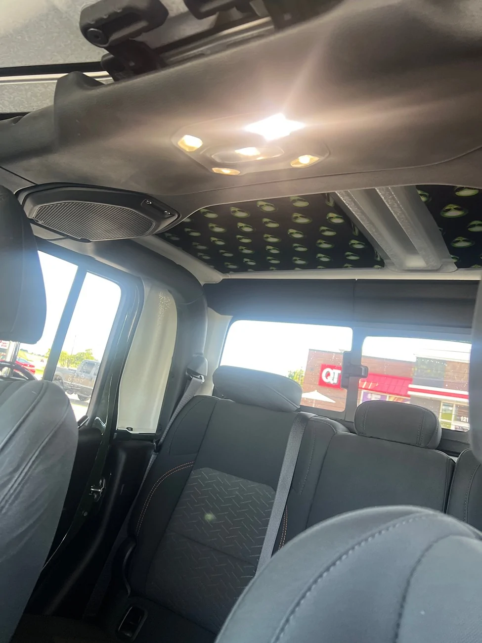 Jeep Gladiator 🚘 Let’s See Your Car Interior Designs! IMG_1969