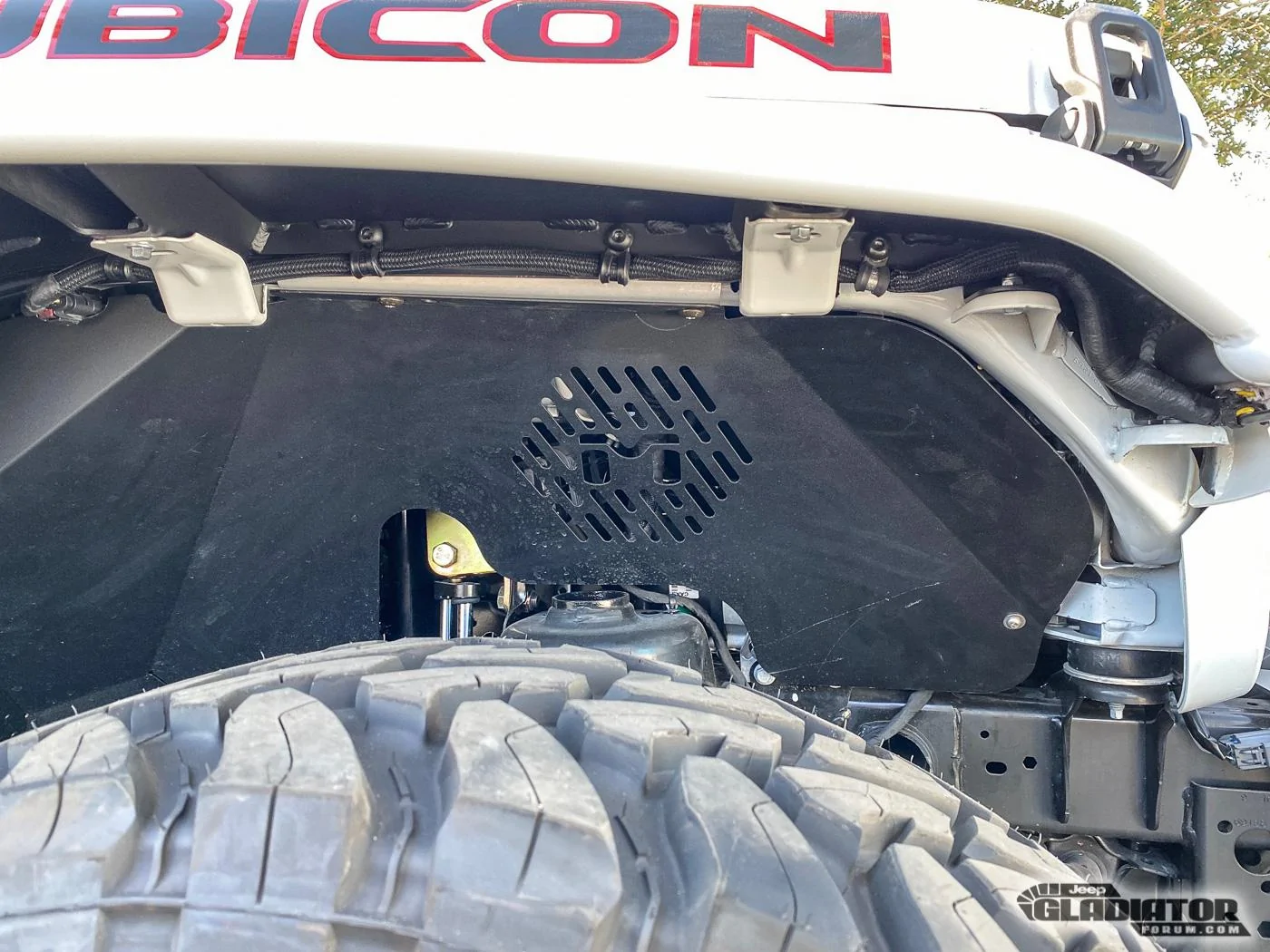 Jeep Gladiator Decked Gladiator (White) Build [SEMA 2019] Decked-White-Gladiator-Build-SEMA-2019-5