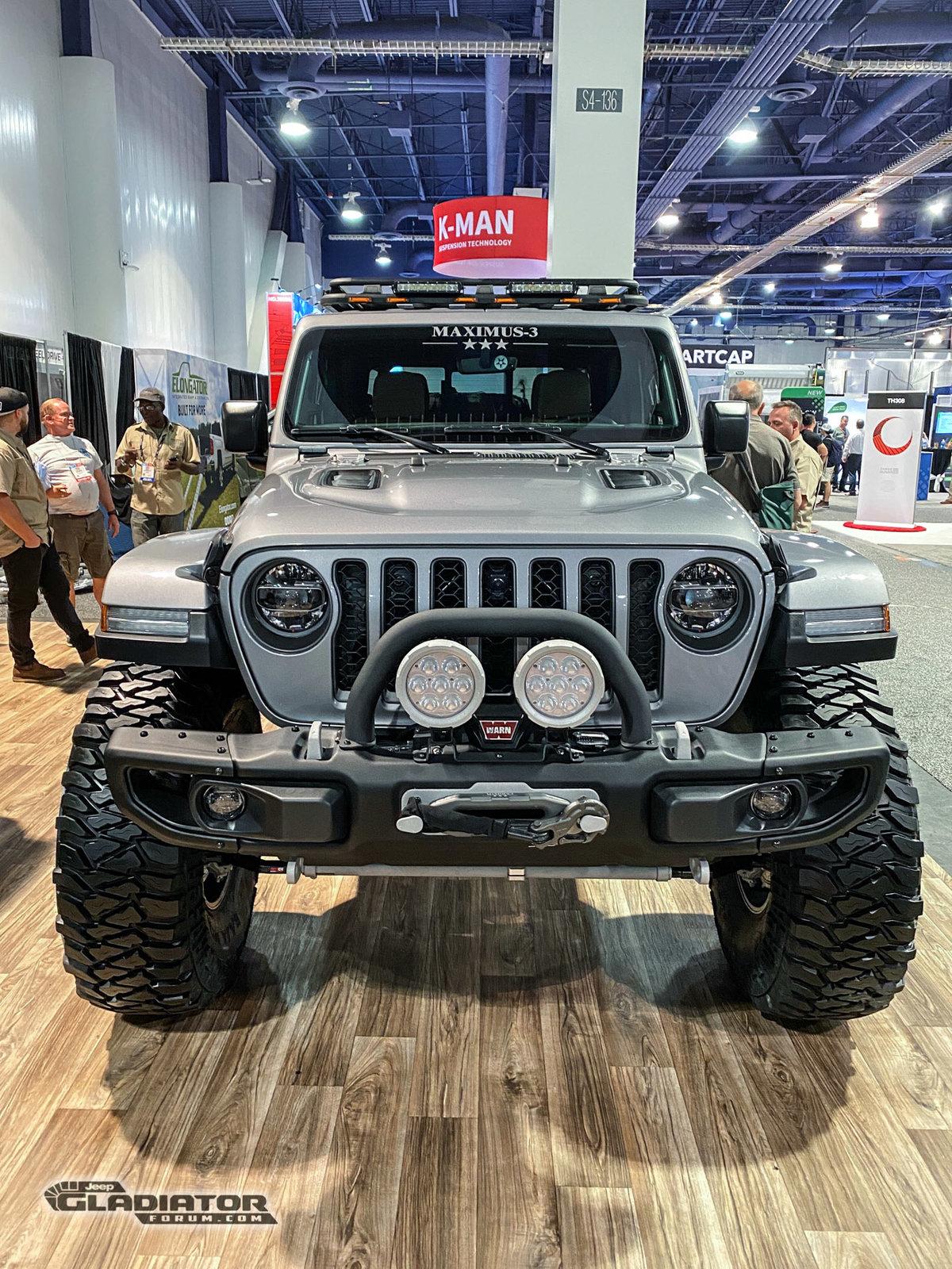 Jeep Gladiator Maximus-3 Gladiator Build [SEMA 2019] Maximus-3-Jeep-Gladiator-Racks-SEMA2019-IMG_4386