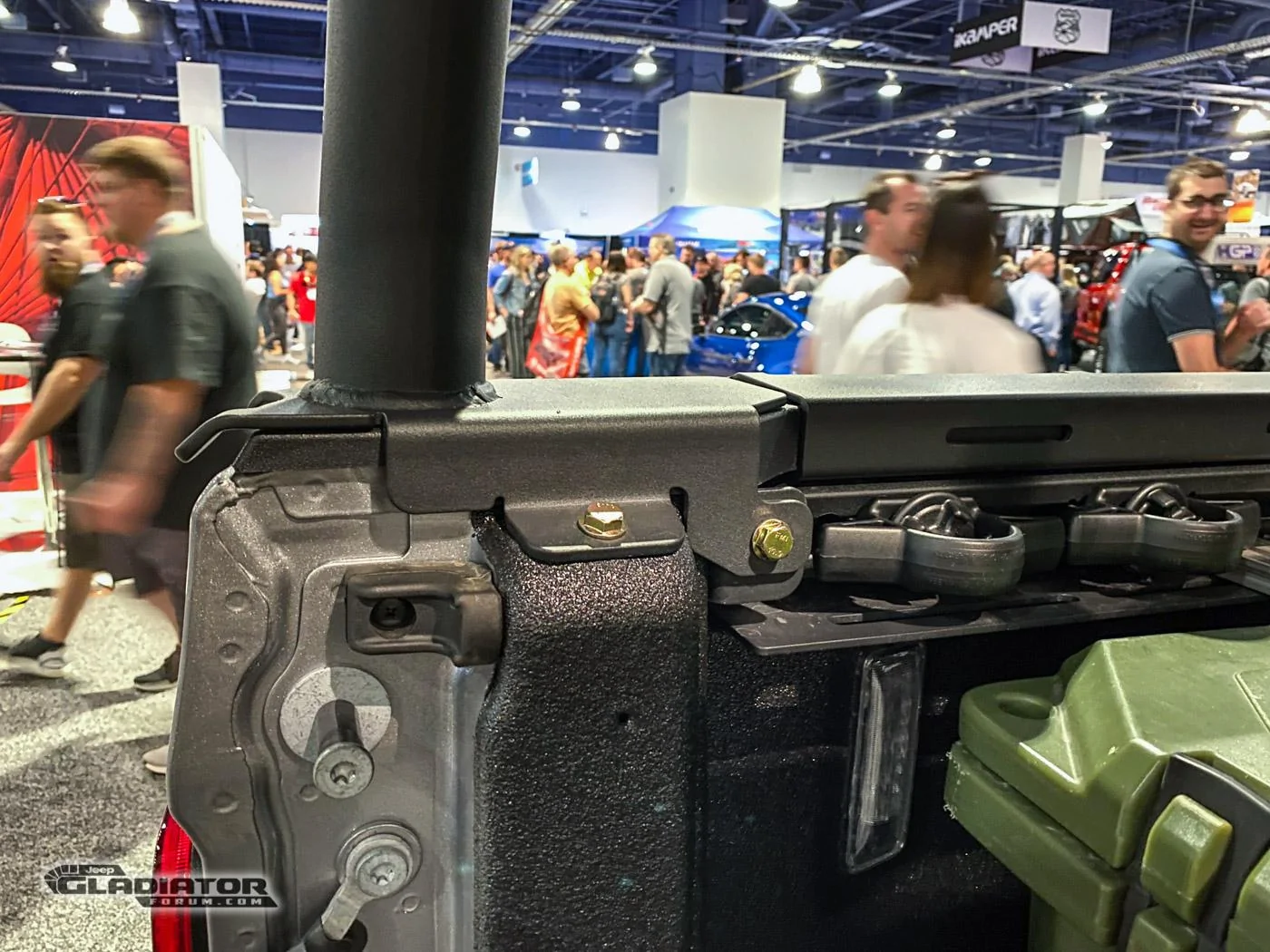 Jeep Gladiator Maximus-3 Gladiator Build [SEMA 2019] Maximus-3-Jeep-Gladiator-Racks-SEMA2019-IMG_4397
