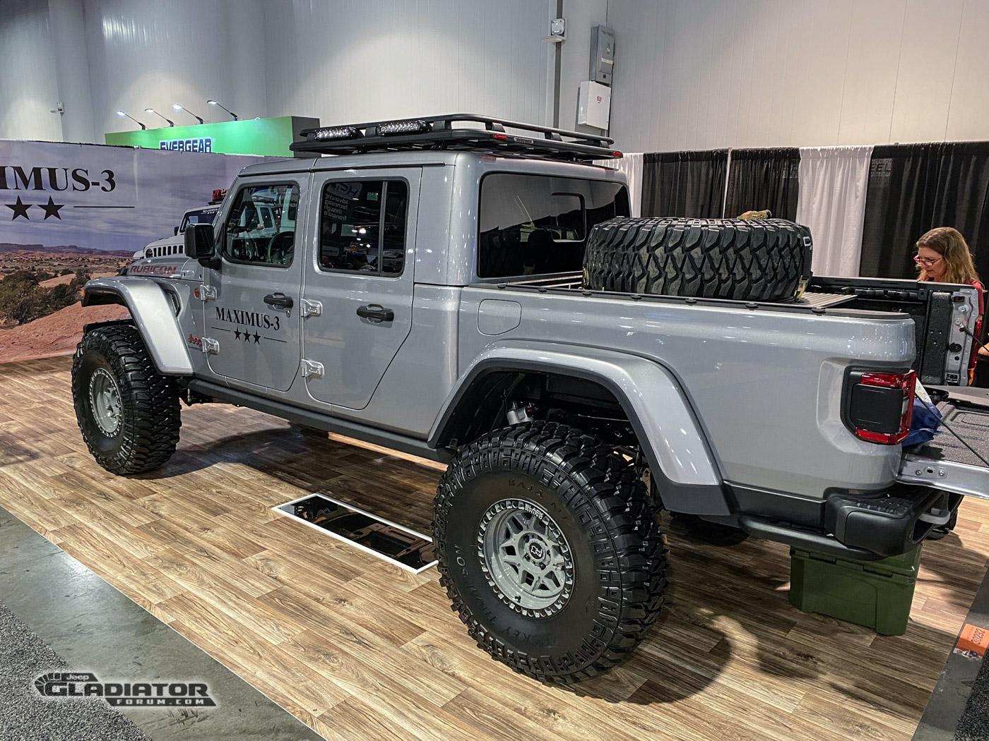 Jeep Gladiator Maximus-3 Gladiator Build [SEMA 2019] Maximus-3-Jeep-Gladiator-Racks-SEMA2019-IMG_4485