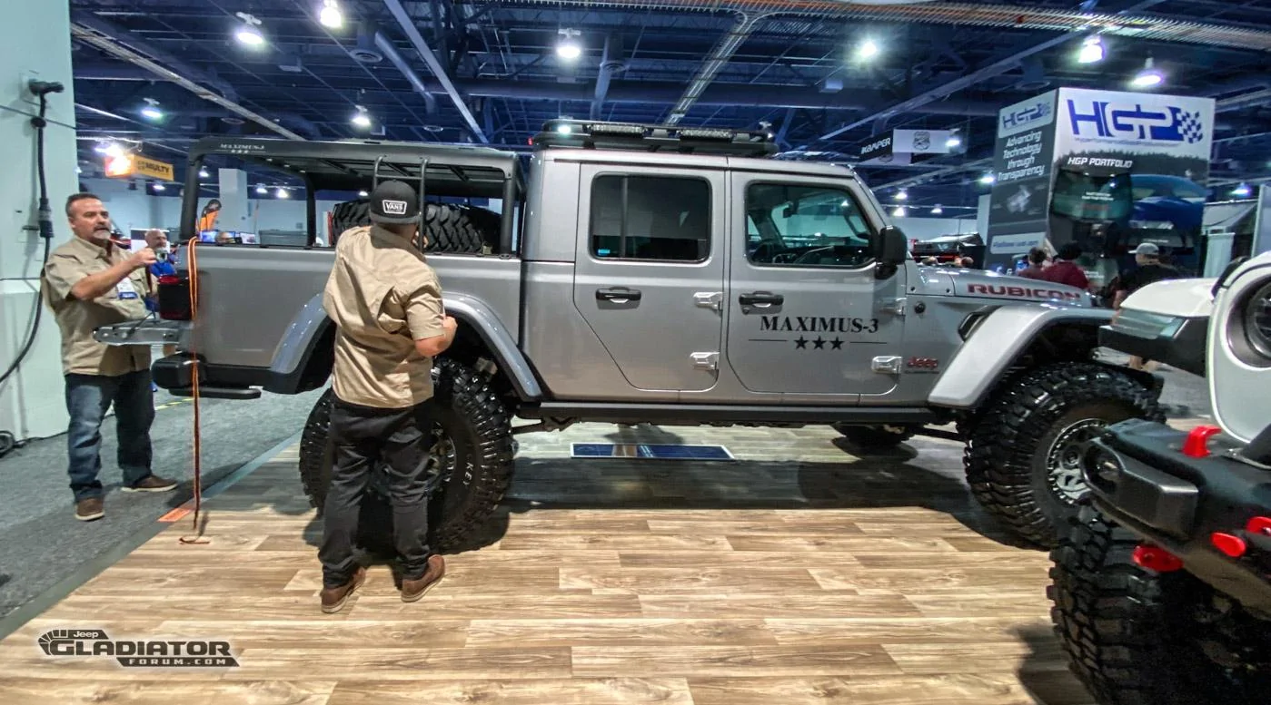 Jeep Gladiator Maximus-3 Gladiator Build [SEMA 2019] aMaximus-3-Jeep-Gladiator-Racks-SEMA2019-IMG_4408a