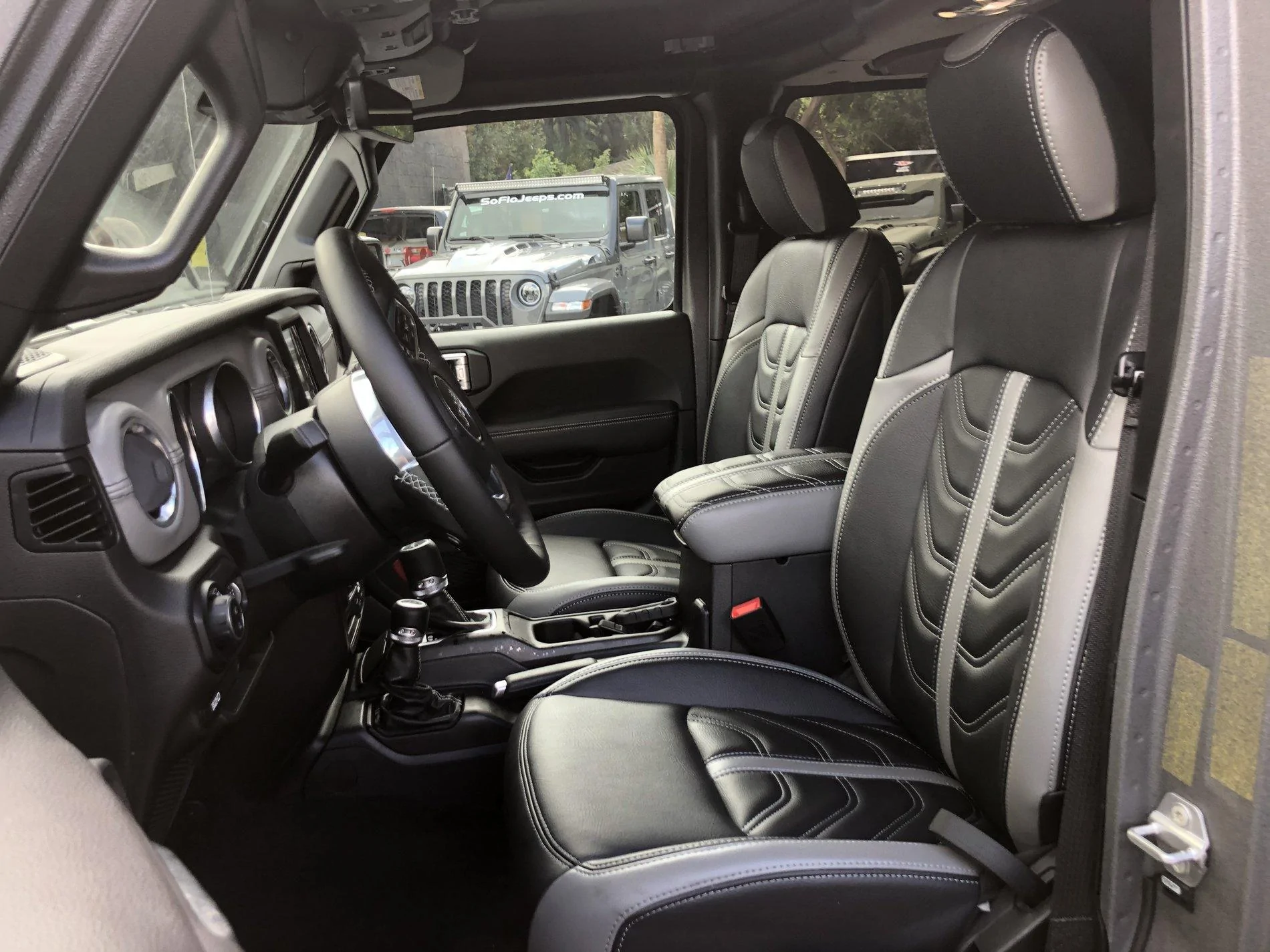 Jeep Gladiator STING GRAY Gladiator JT Club 5646D5A8-2CC6-4A60-A01E-B352155A1F0A