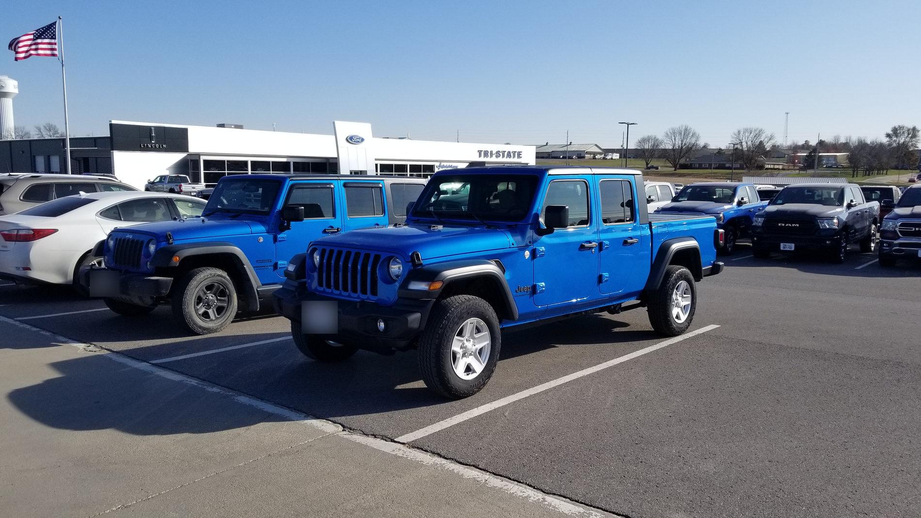Jeep Gladiator Jeeps Parking Next To Jeeps 20191108_140947