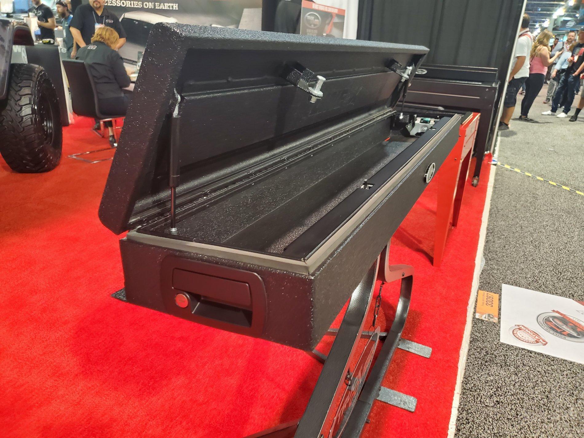 Jeep Gladiator LEER Tonneau (Pace Edwards) Gladiator Build [SEMA 2019] 20191108_123058