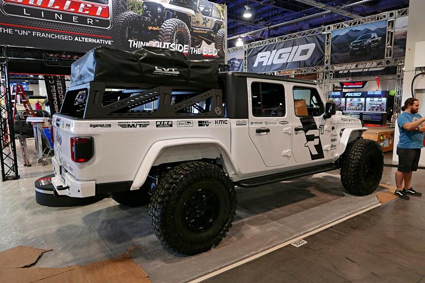Jeep Gladiator SEE-M-All - SEMA Show Gladiators - See 'em all here jeep-gladiators-battle-it-out-at-sema-2019-042