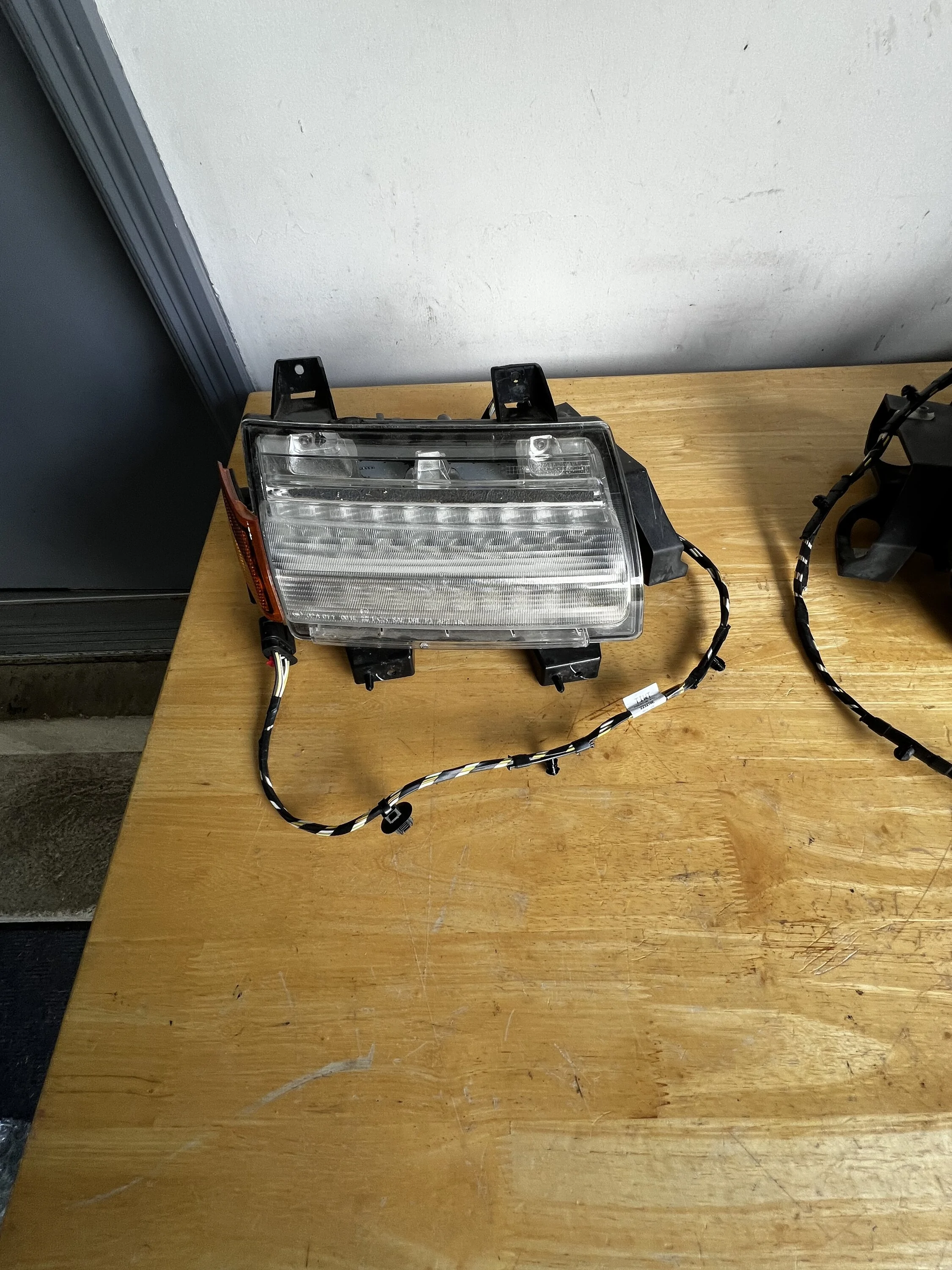 Jeep Gladiator Gladiator OEM LED Fender lights take offs IMG_0111