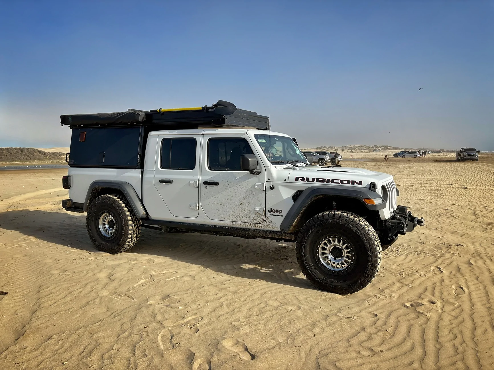 Jeep Gladiator FROADER76’s 2020 Rubicon closed_beach