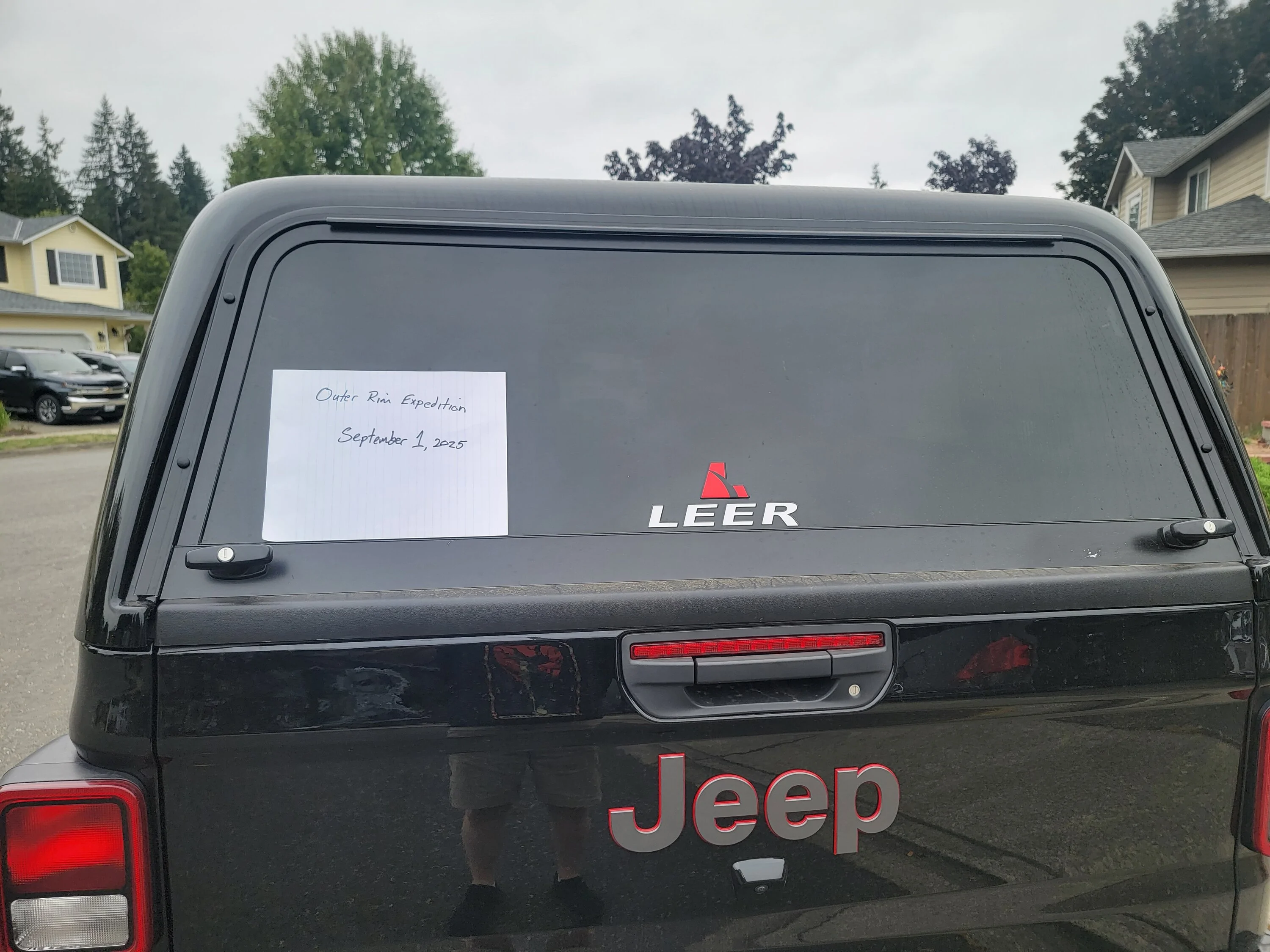 Jeep Gladiator Leer 100S Fiberglass Topper with Pet Screens - Gloss Black - $2500, OBO 20250901_164453