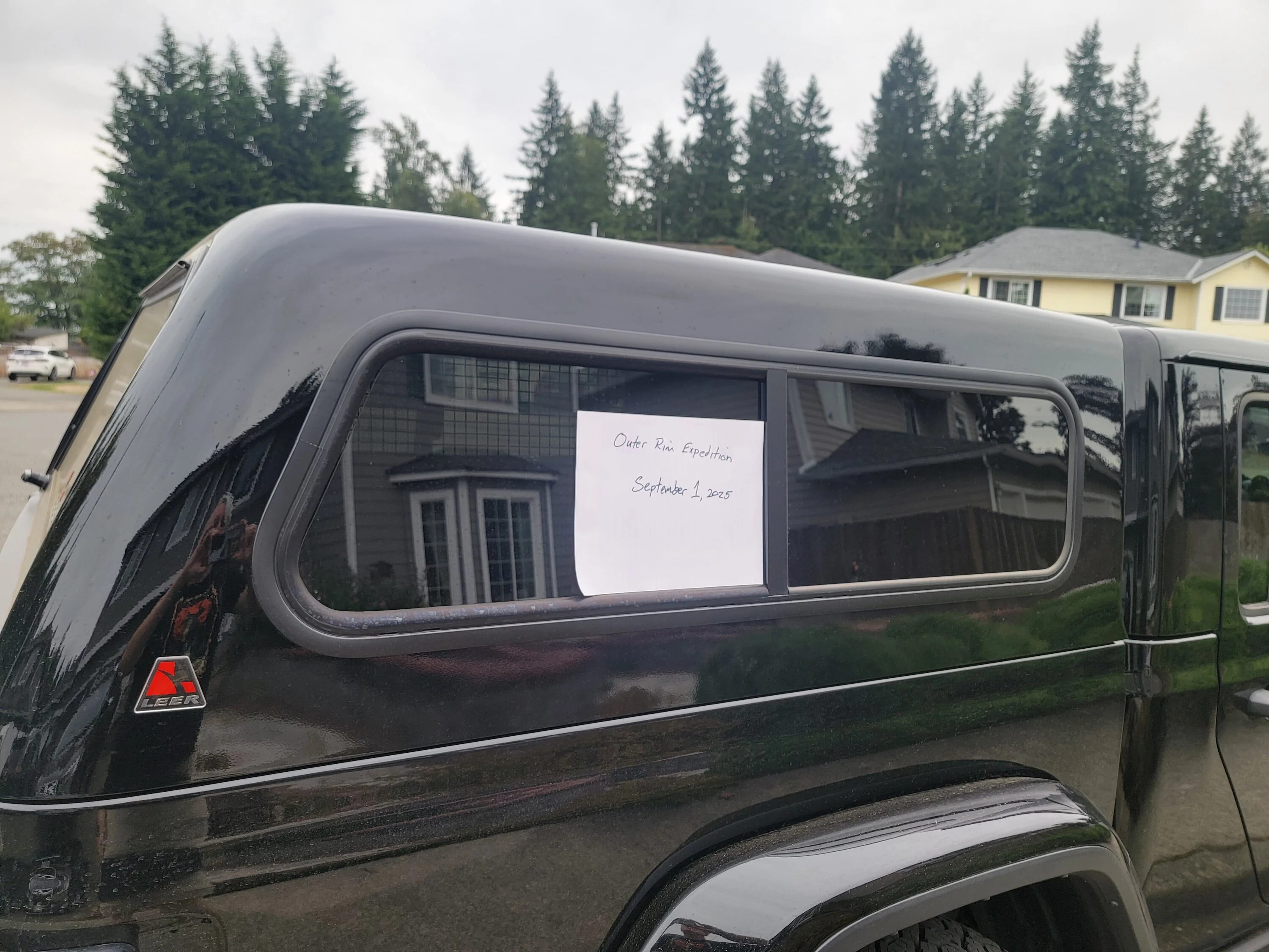 Jeep Gladiator Leer 100S Fiberglass Topper with Pet Screens - Gloss Black - $2500, OBO 20250901_164441
