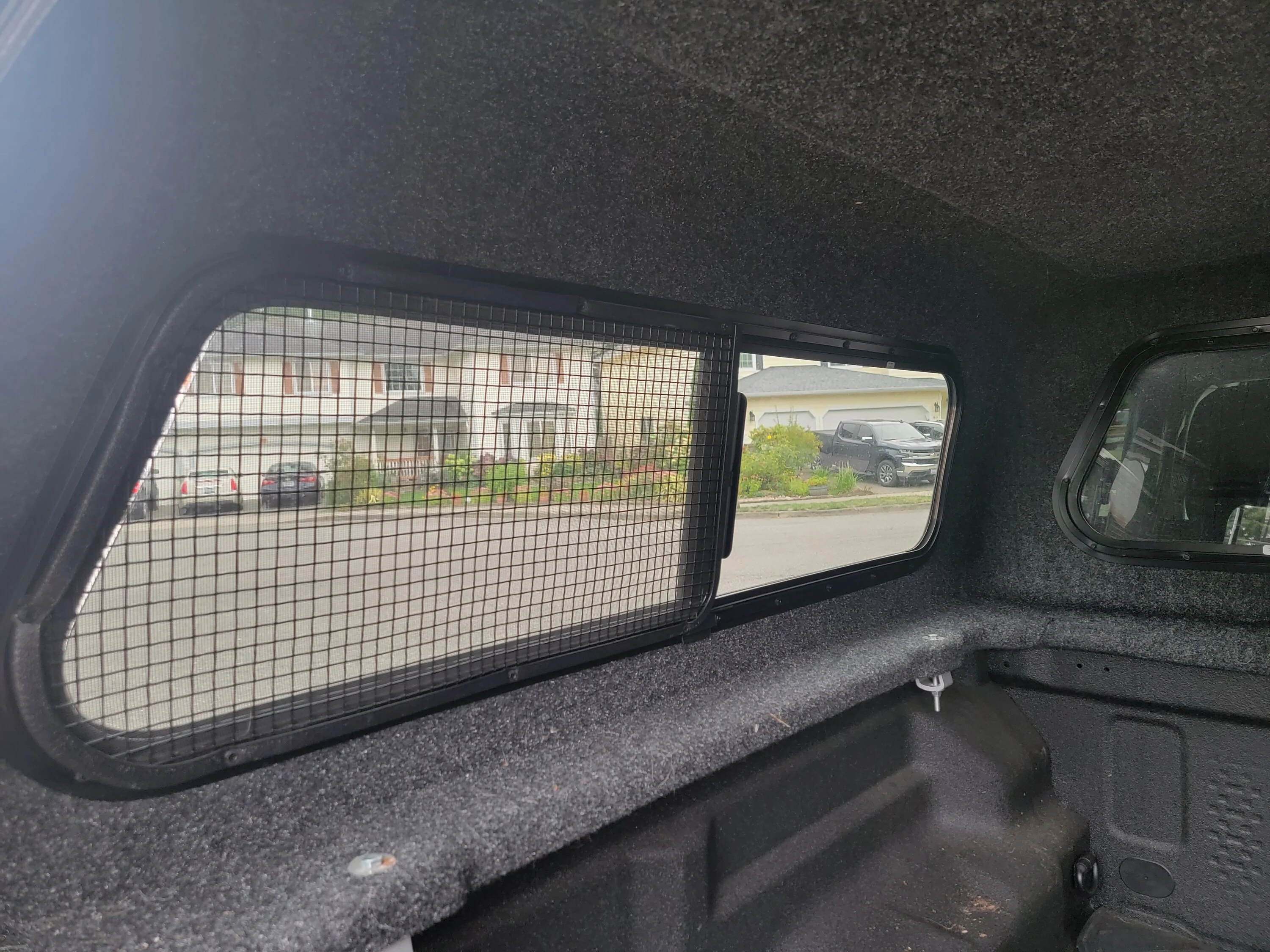 Jeep Gladiator Leer 100S Fiberglass Topper with Pet Screens - Gloss Black - $2500, OBO 20250901_164508