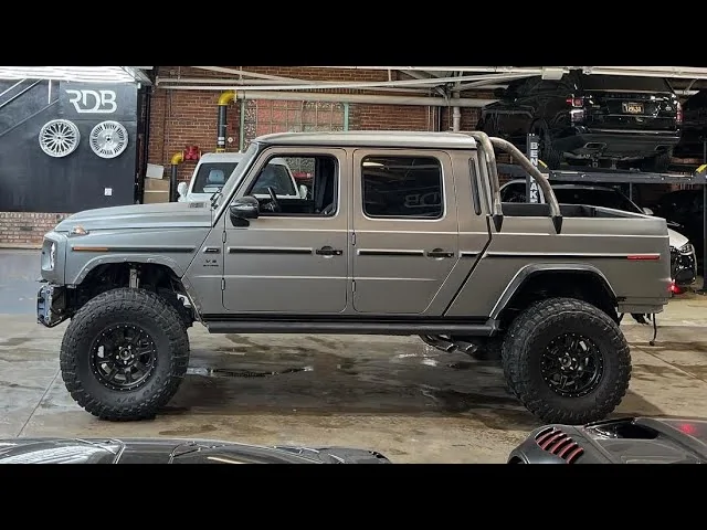 Jeep Gladiator Painted roof and fenders or argent? sddefault