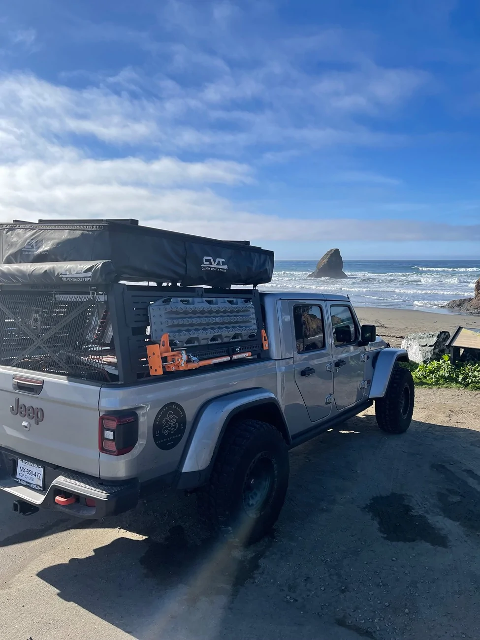 Jeep Gladiator Rebel off-road full rack with extra panels, bed rails, fridge mount and slide, table IMG_9507