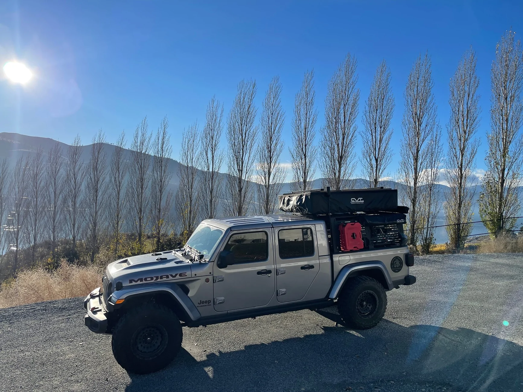 Jeep Gladiator Rebel off-road full rack with extra panels, bed rails, fridge mount and slide, table IMG_9335