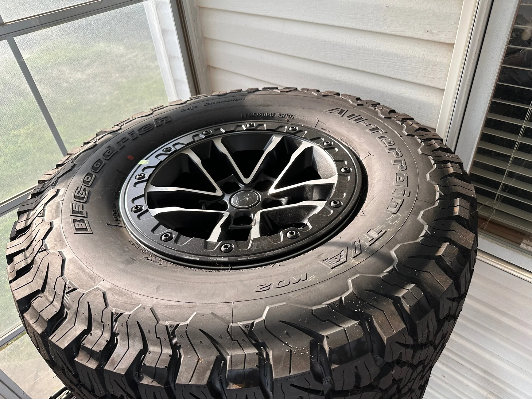 Jeep Gladiator Brand new Xtreme Recon wheels with 35 in BFG KO2 tires. IMG_7479